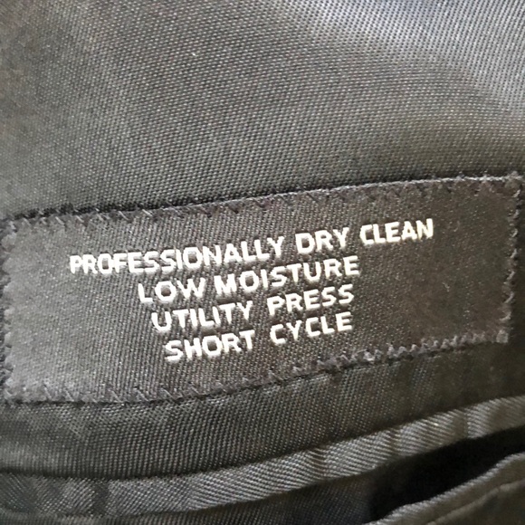 VERY NICE JOS. A. BANK SUIT COAT - Picture 5 of 7